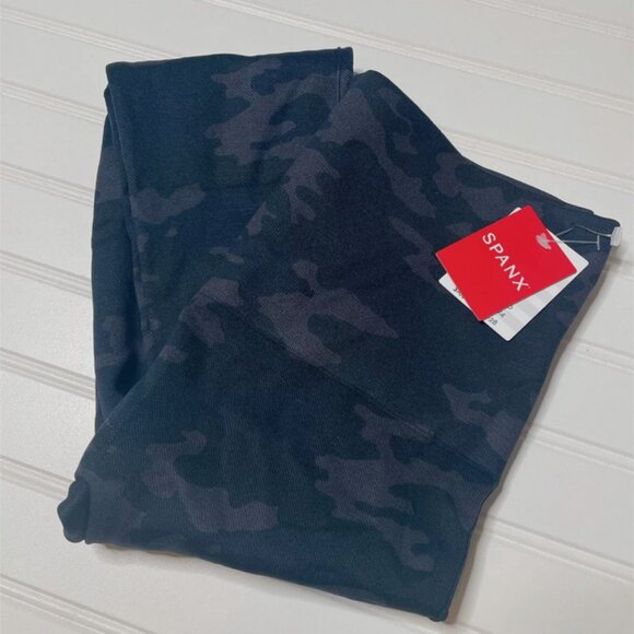 NWT Spanx Look At Me Now Black Camo Seamless Leggings Medium - Picture 7 of 8